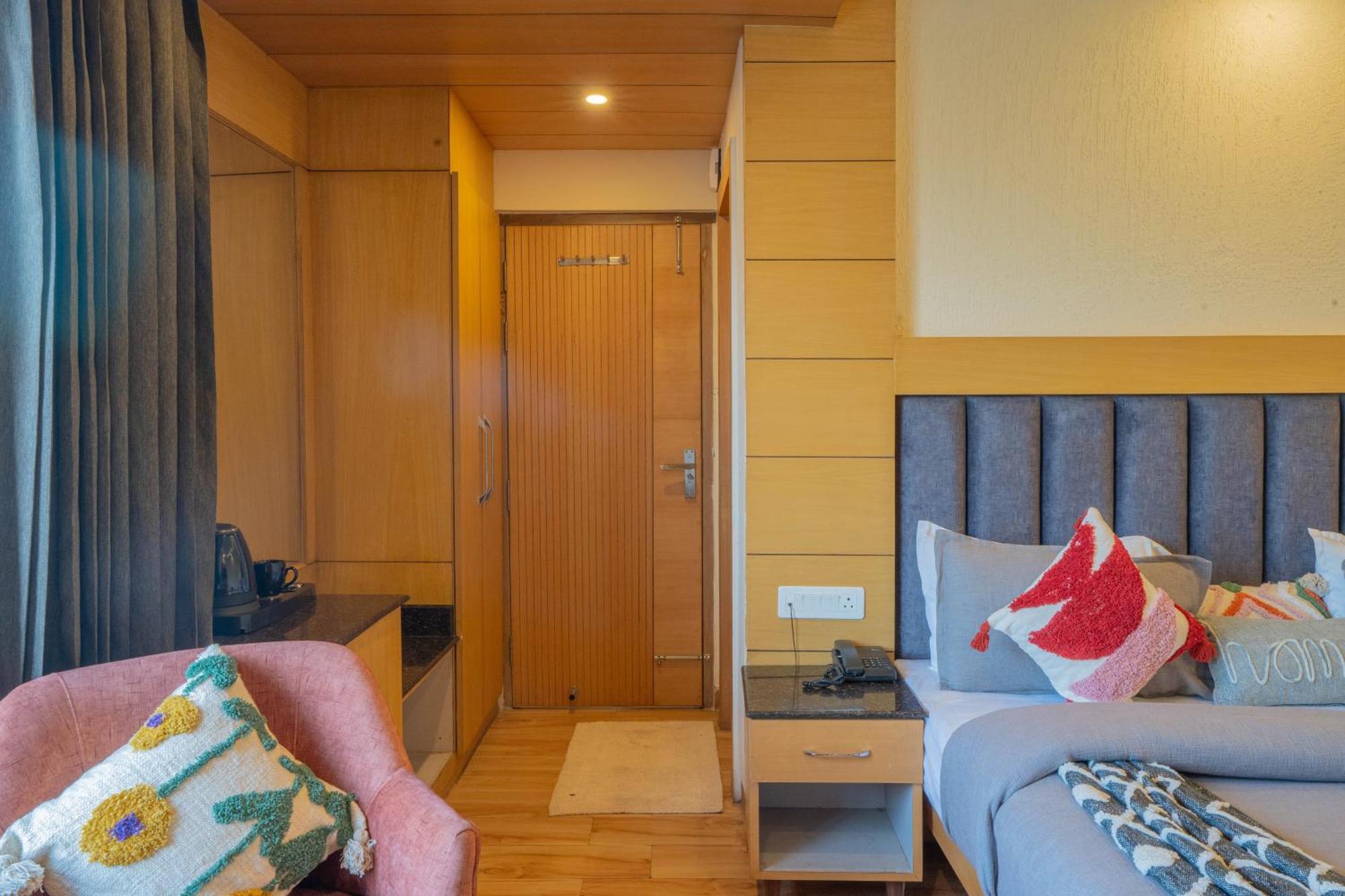 Super Hotel By Perfectstayz Mall Road Масурі Екстер'єр фото